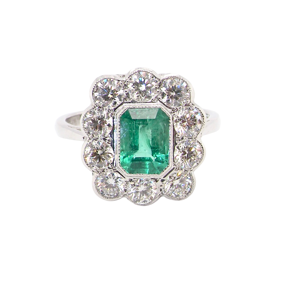 /A fabulous Emerald and Diamond ring