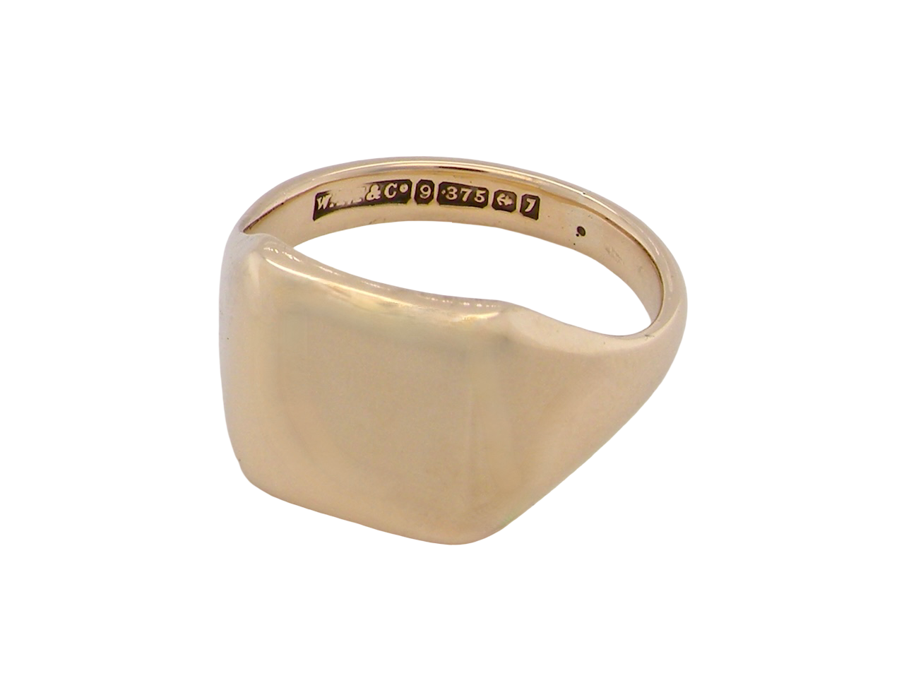 A mans gold signet ring