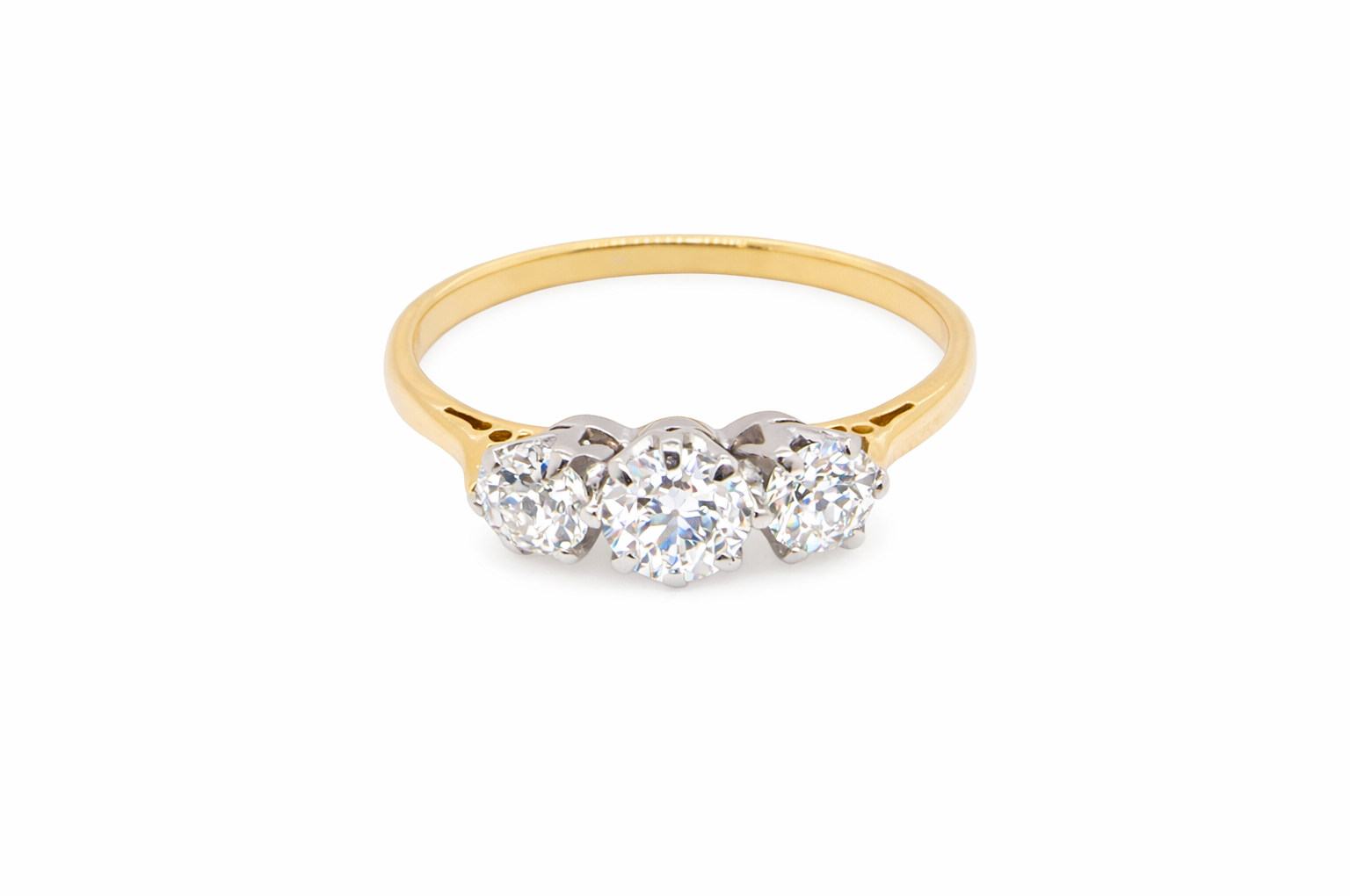 Band tests as 18 carat yellow gold. No hallmarks present as not required for the period, assumed here to be 1930-1940.
