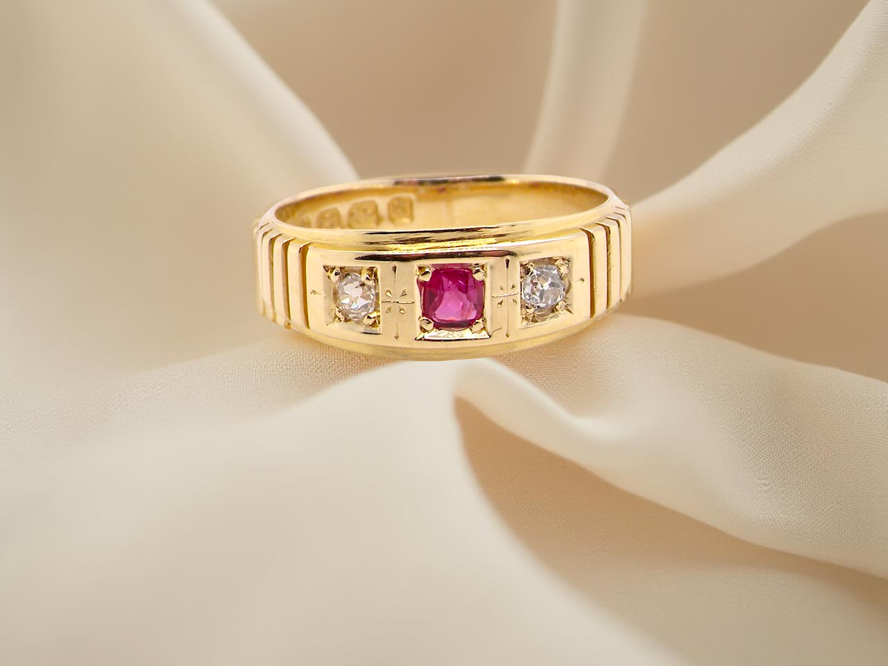 Birmingham in 1881, this charming Victorian ring B