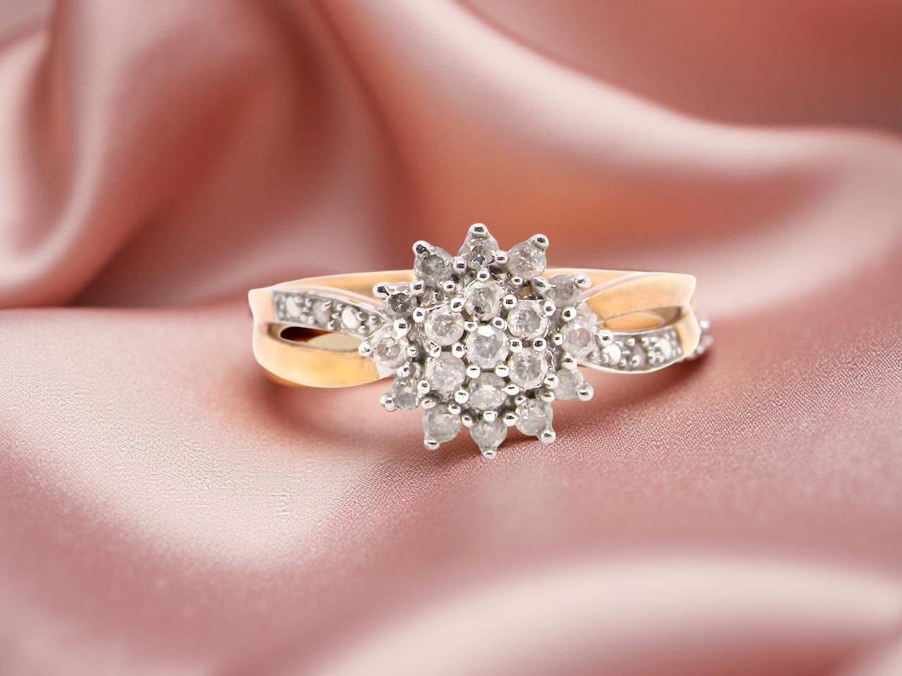 A modern Diamond Cluster ring