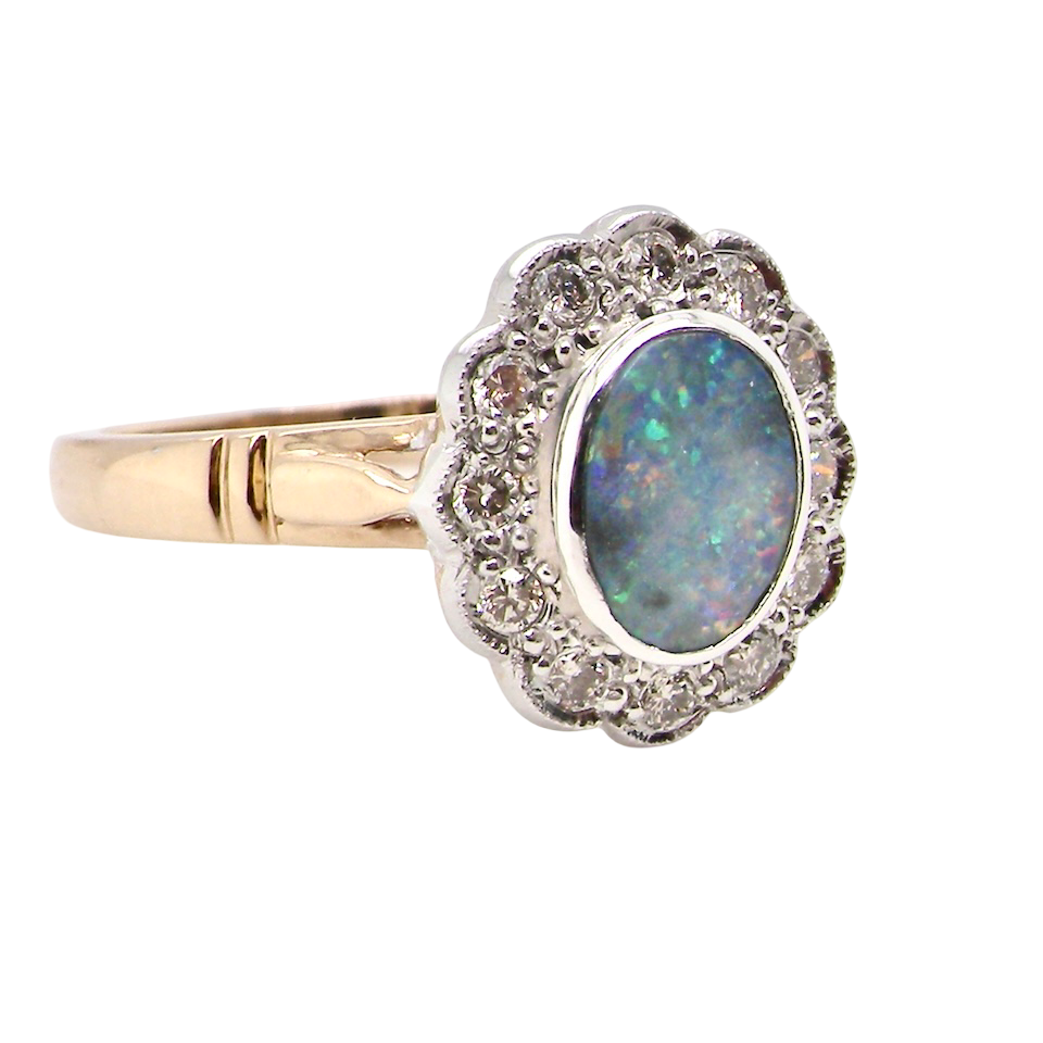 A nice and Diamond cluster ring