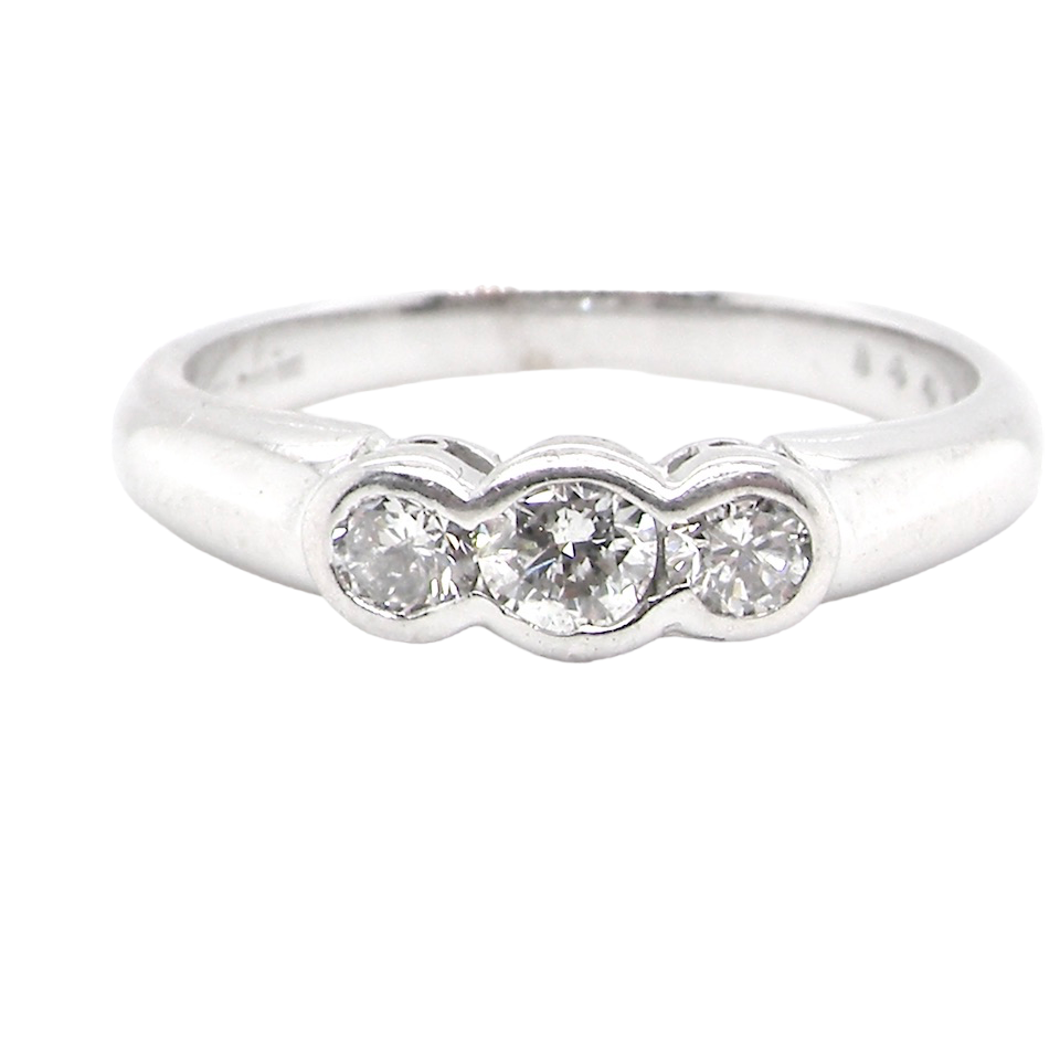 3 STONE diamond ring