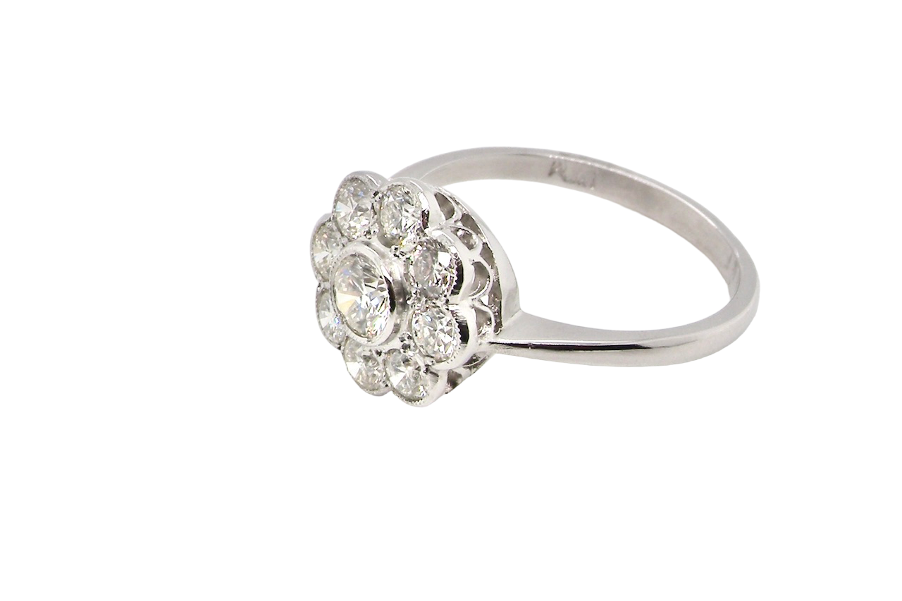 A diamond cluster ring