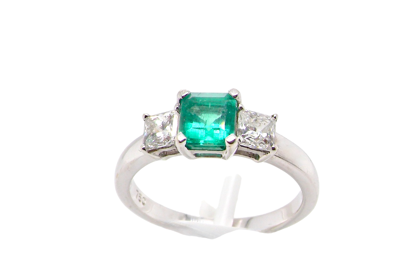emerald and diamond ring