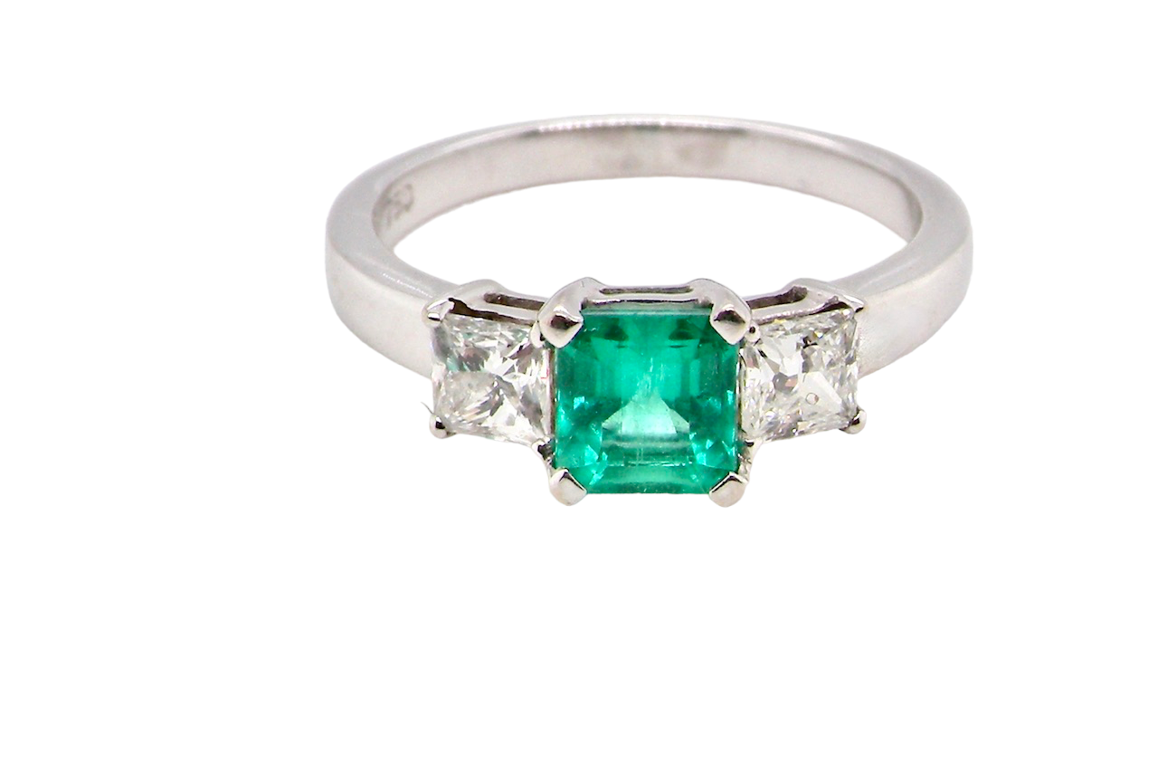 three stone emerald and diamond ring