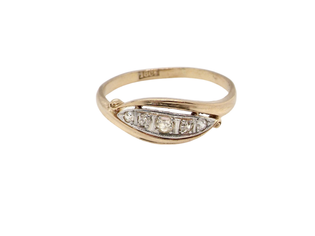 An Edwardian diamond ring