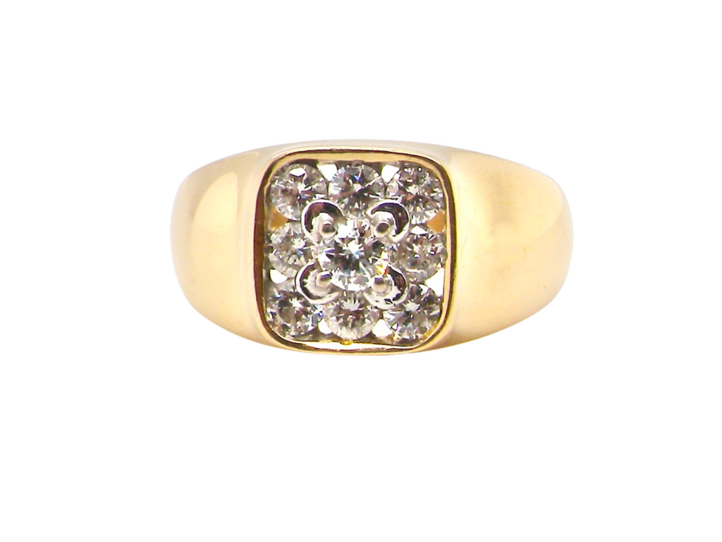 An 18 carat gold diamond cluster signet ring