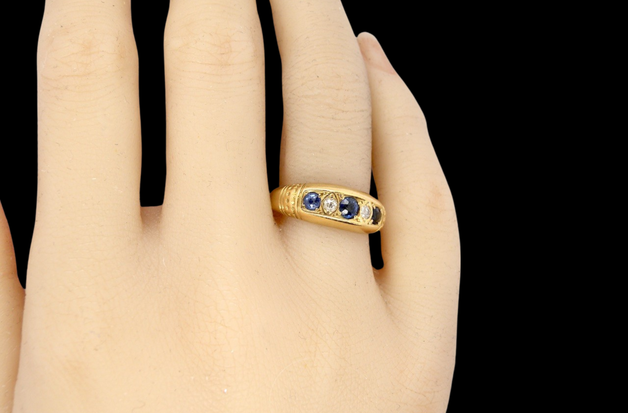 Vintage 18 carat gold sapphire and diamond ring