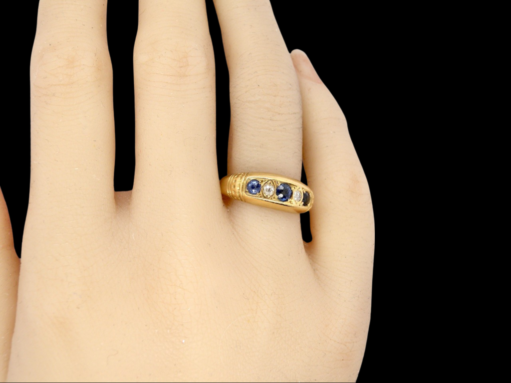 Vintage 18 carat gold sapphire and diamond ring