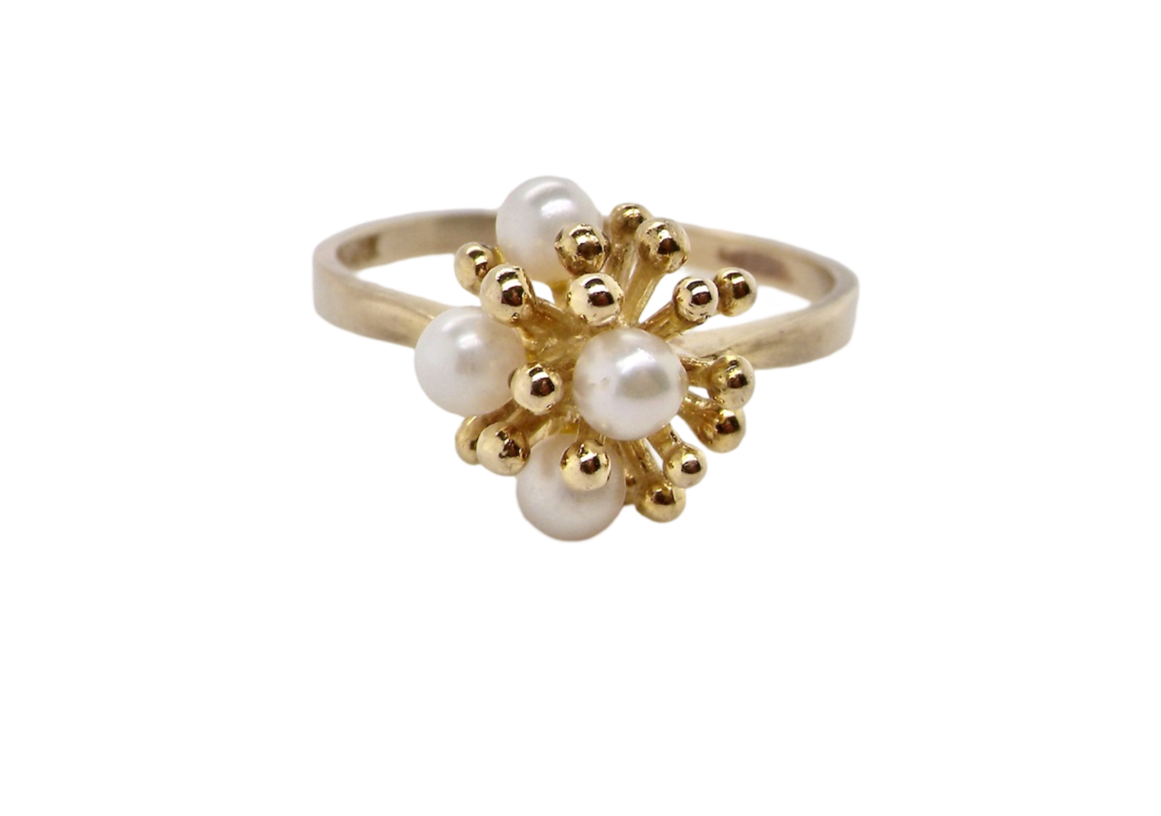 A modern cultured pearl dress ring