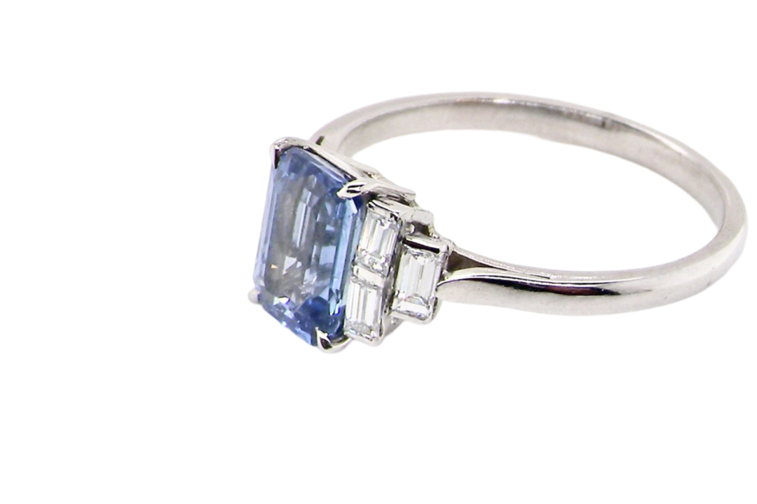 modern sapphire and diamond ring