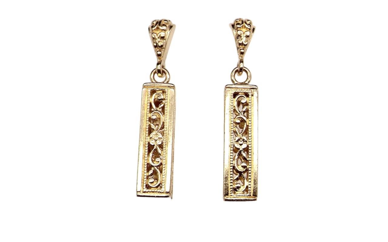 A fine pair of box shaped earrings