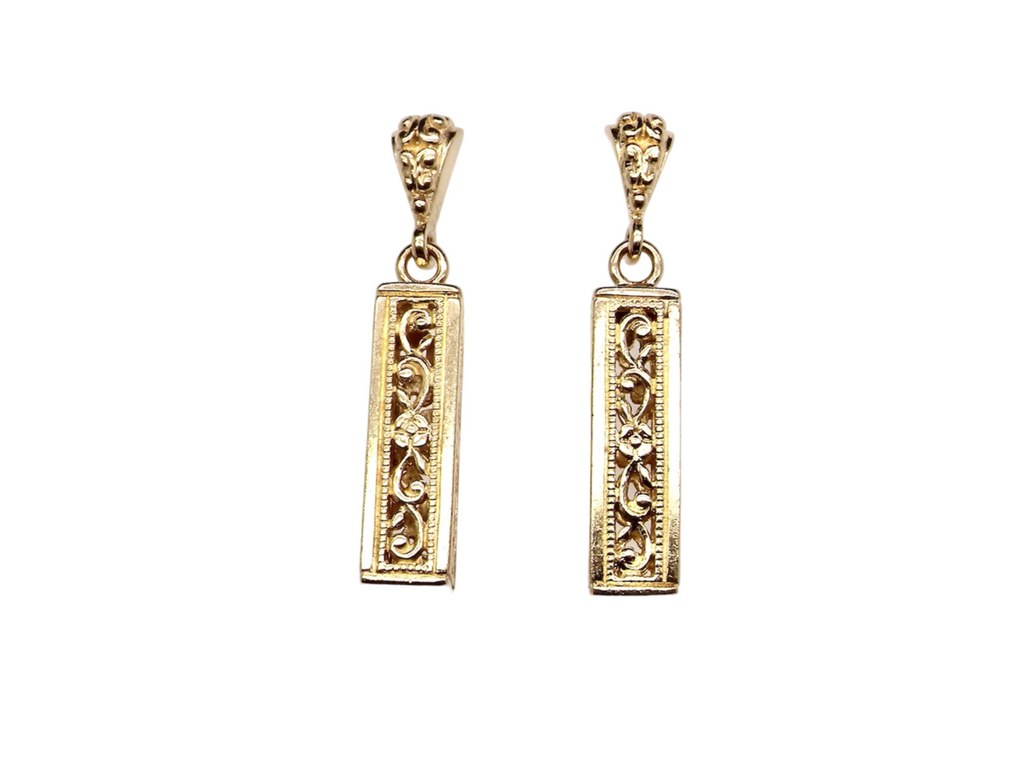 A fine pair of box shaped earrings