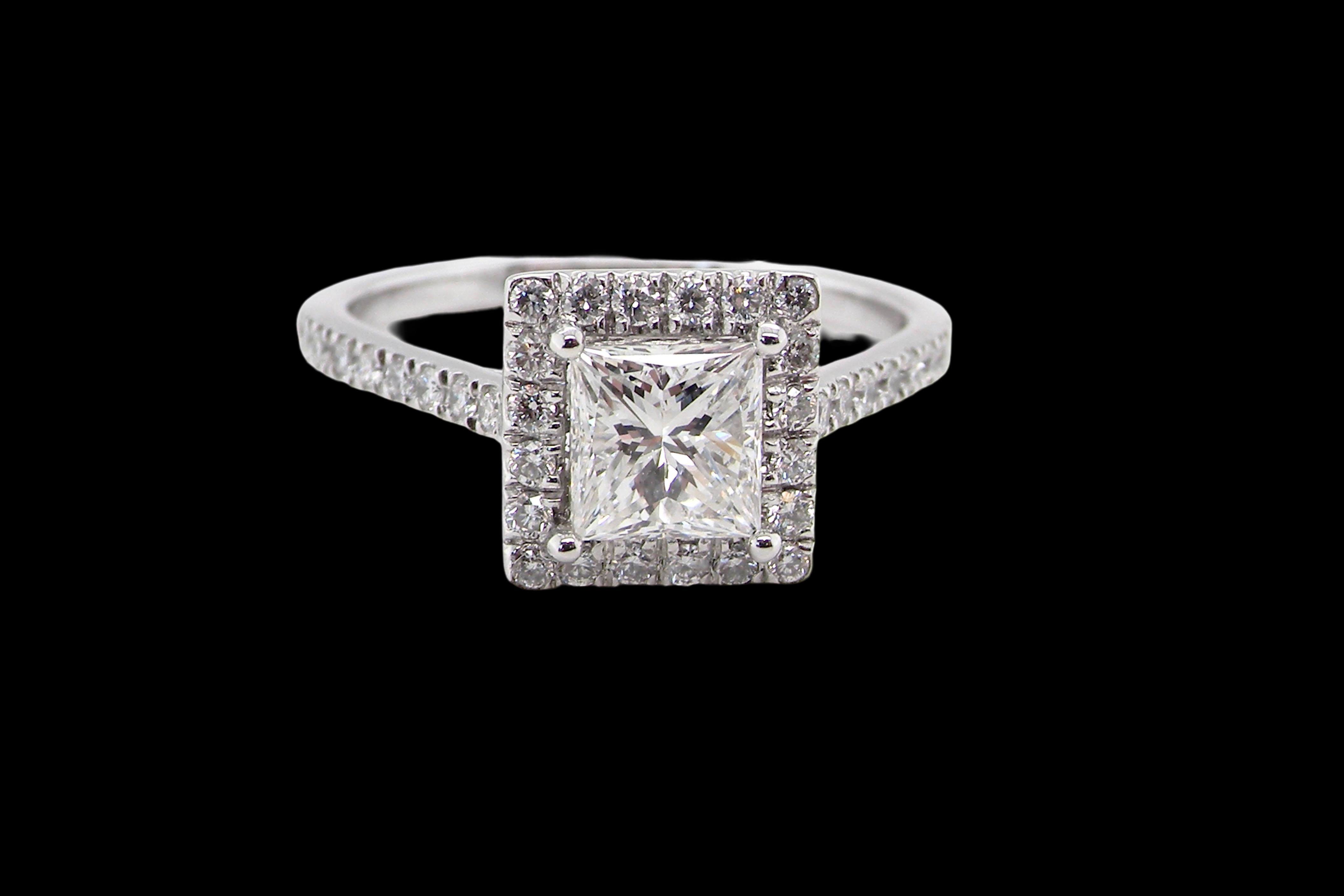 A Diamond Cluster Ring