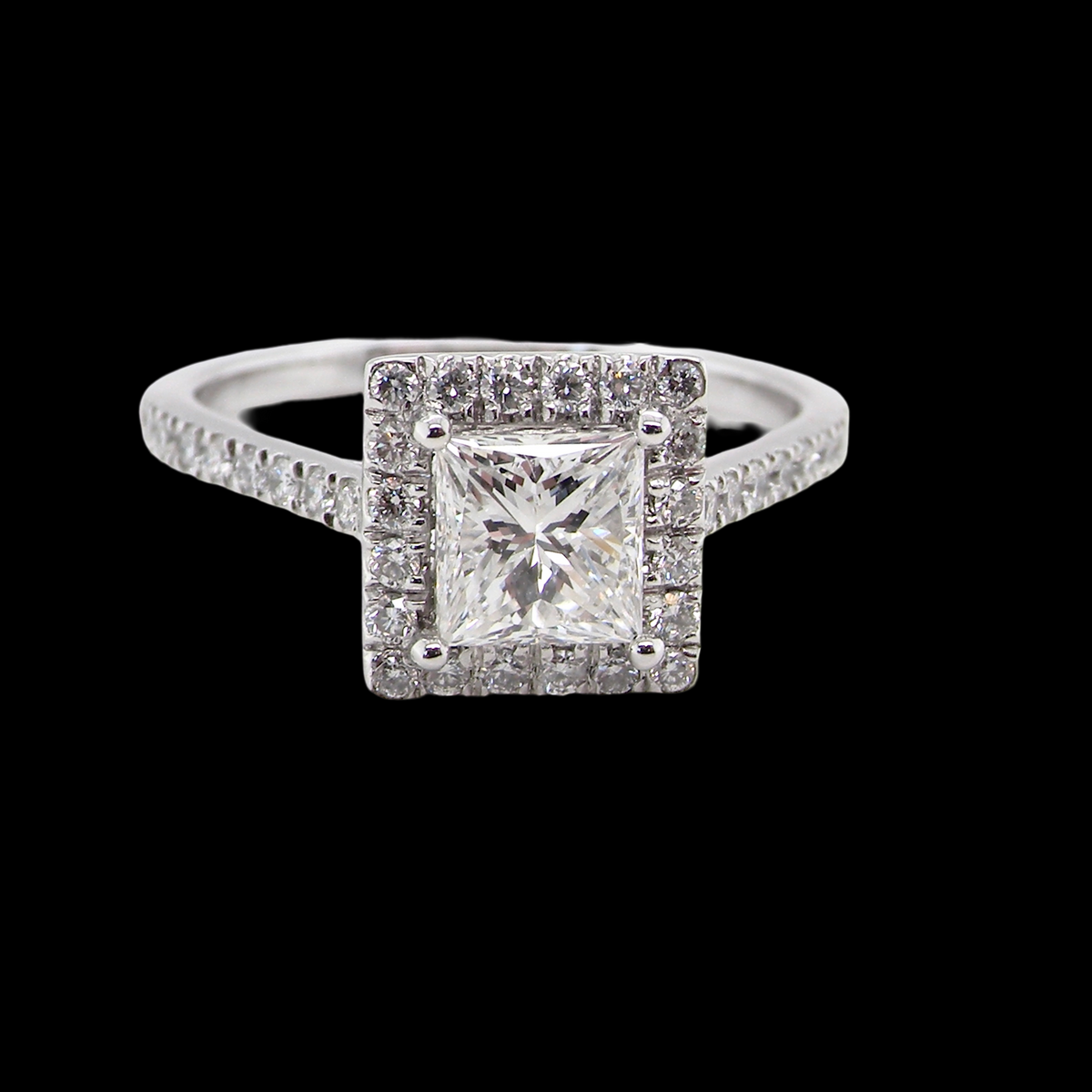 A Diamond Cluster Ring