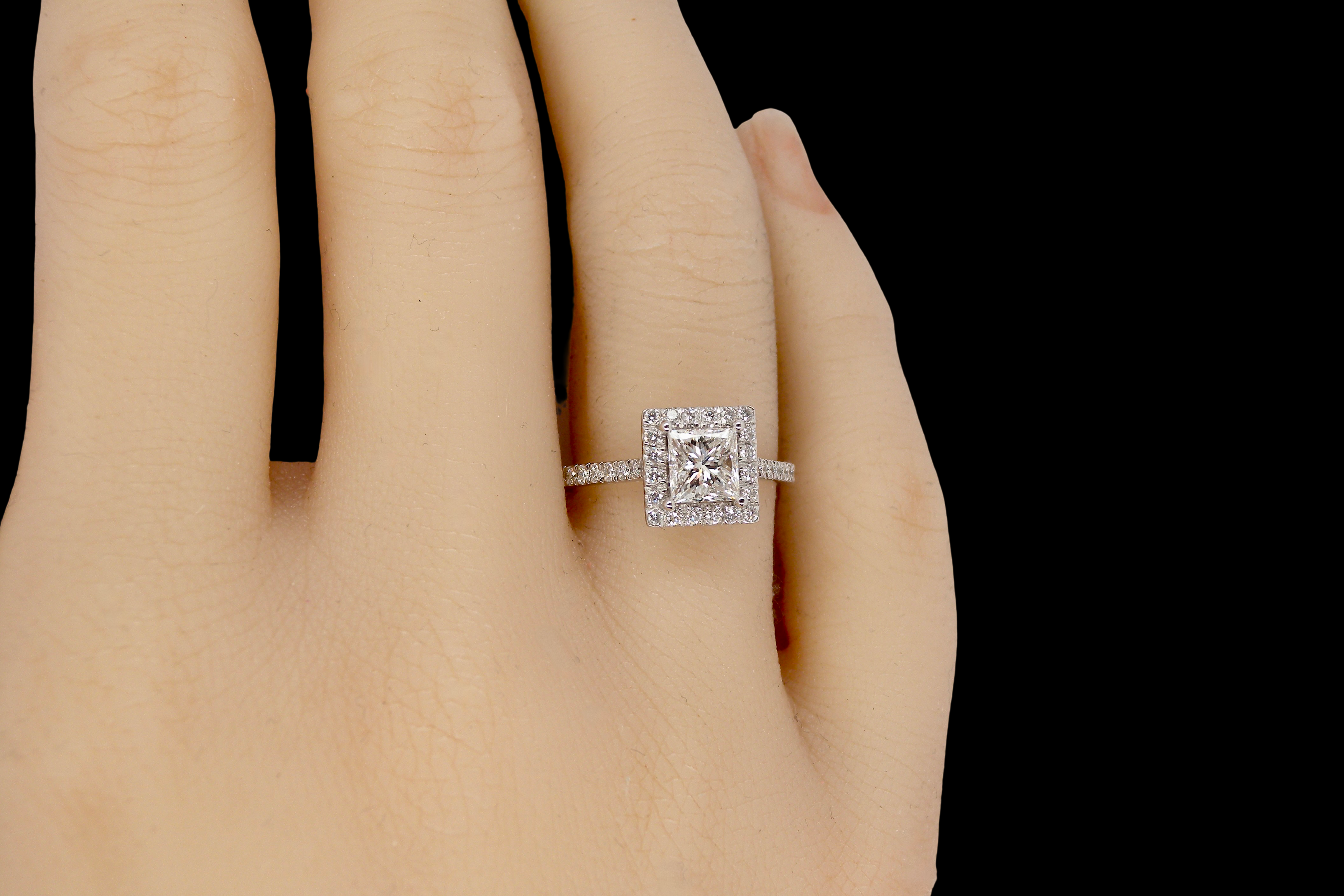 A fabulous Diamond Platinum Ring