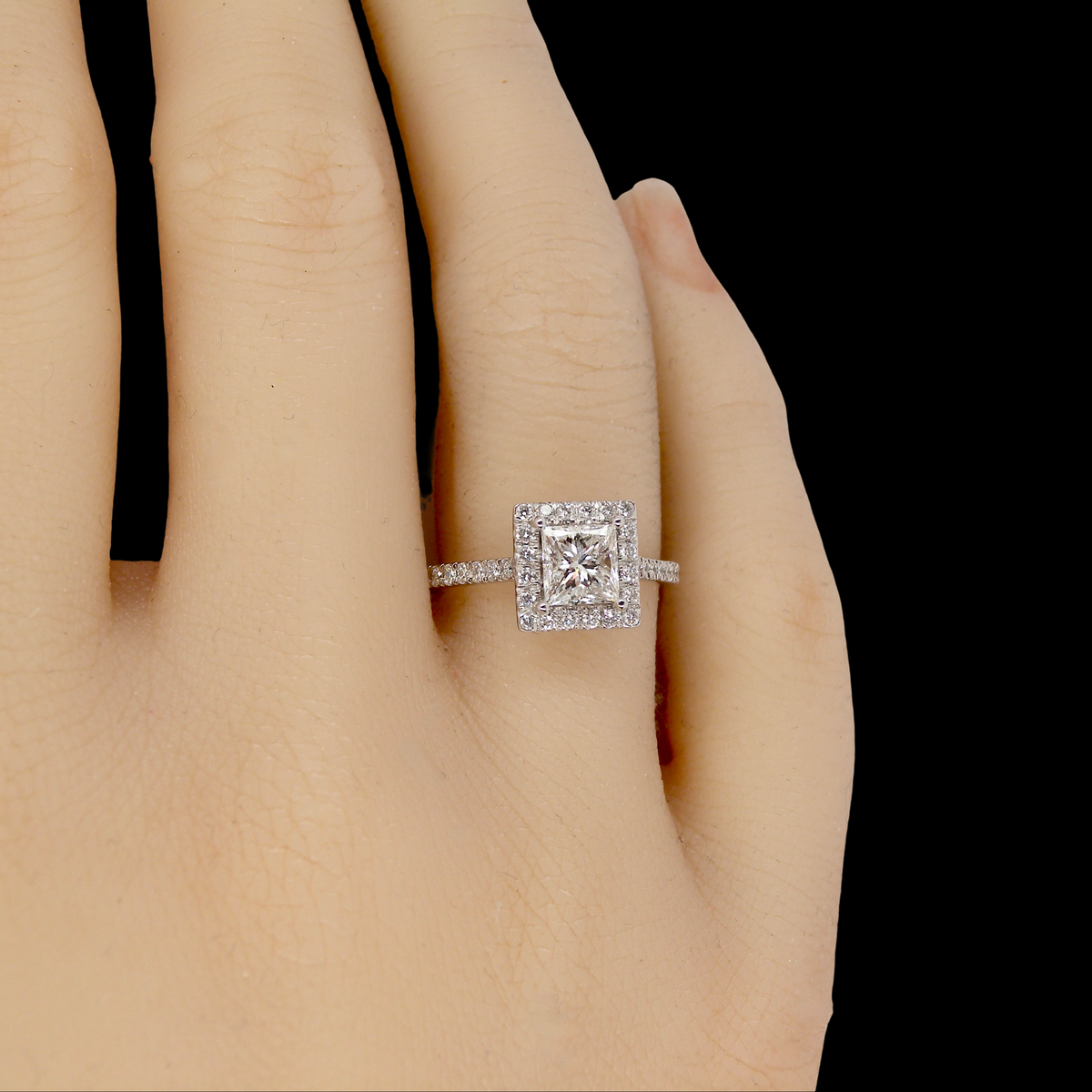 A fabulous Diamond Platinum Ring