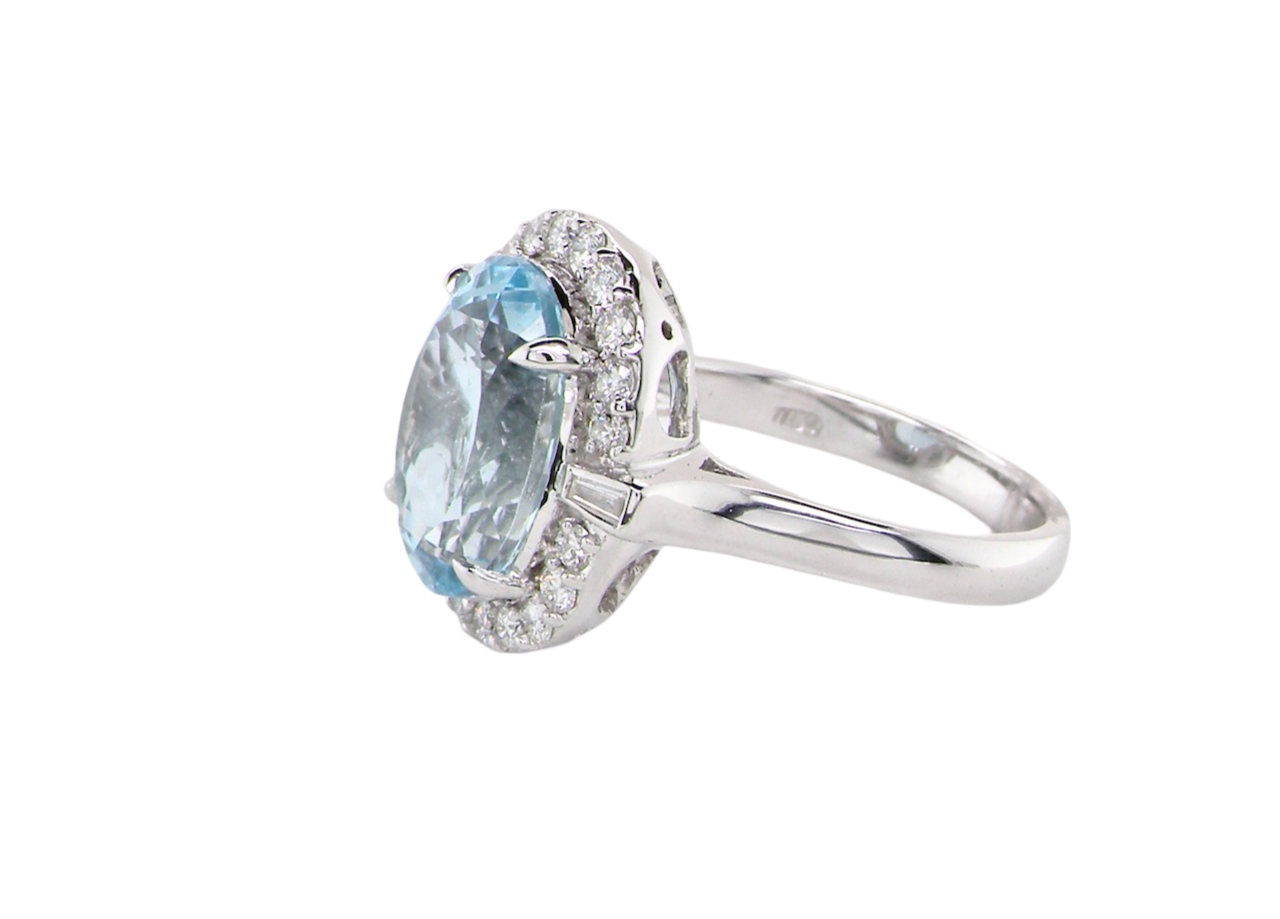 An impressive Aquamarine and Diamond Cluster Ring side view