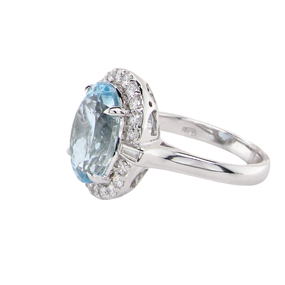An impressive Aquamarine and Diamond Cluster Ring side view