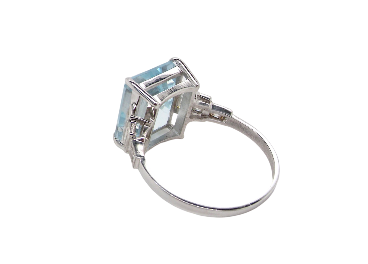 An Art Deco Aquamarine and Diamond Ring rear view