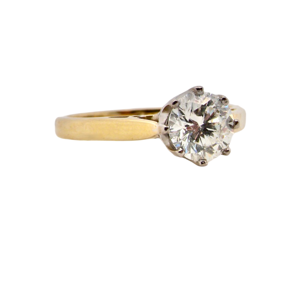 An iconic Diamond Ring side view