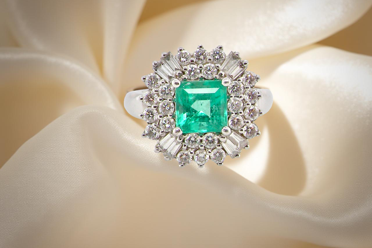 An exceptional Emerald and Diamond cluster ring