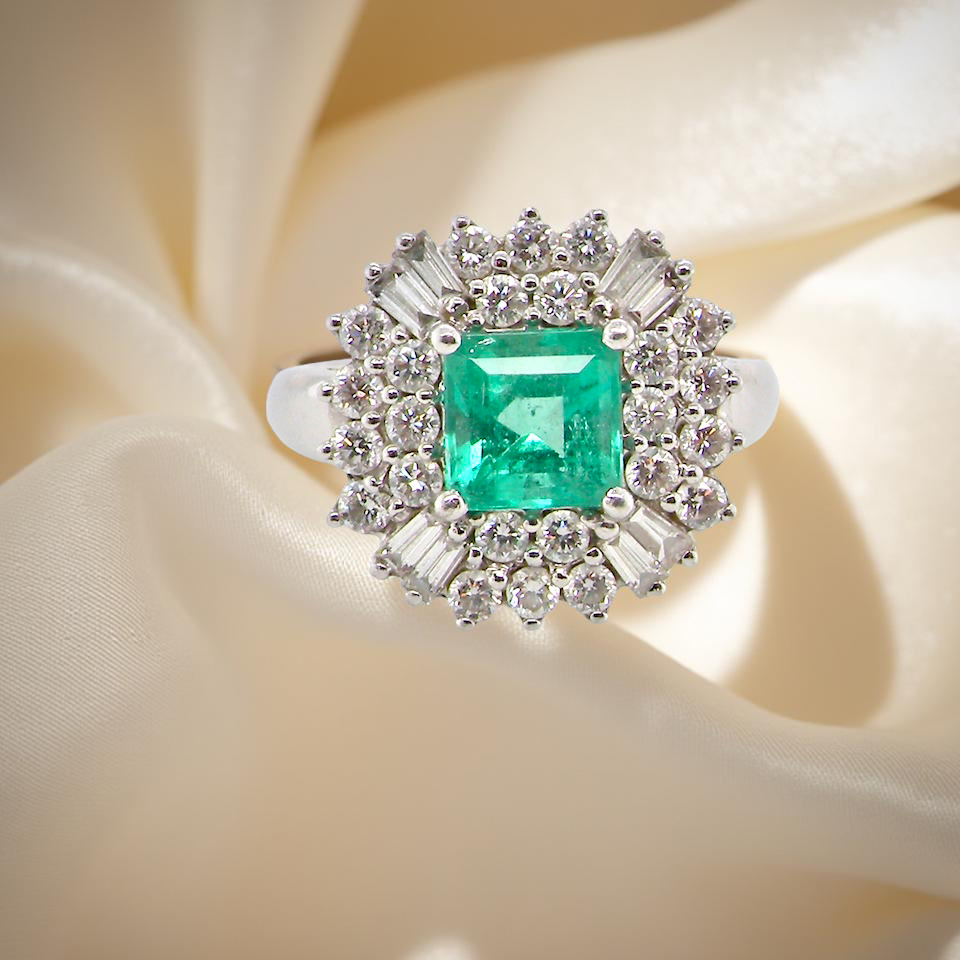 An exceptional Emerald and Diamond cluster ring