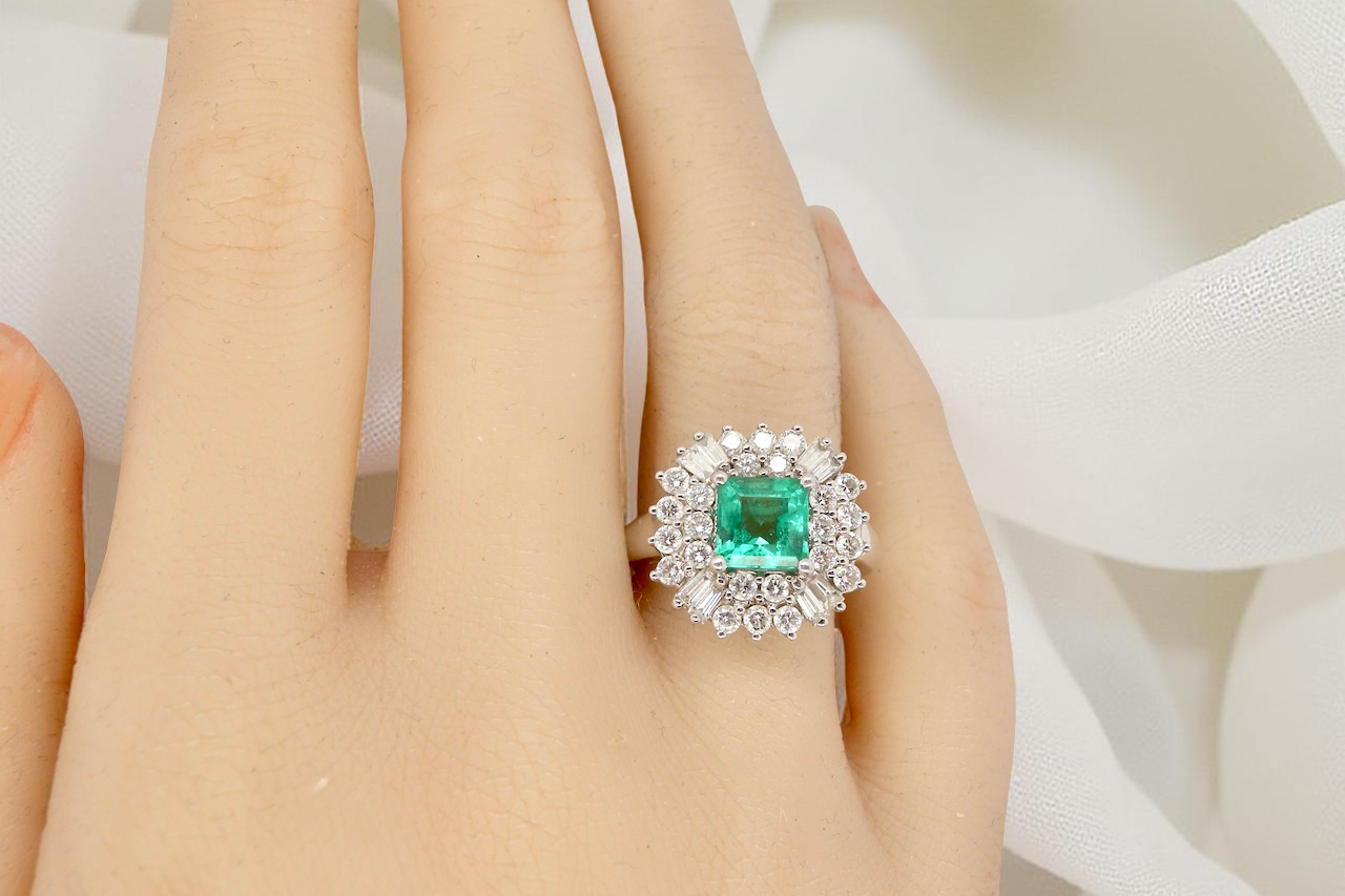 An exceptional Emerald and Diamond cluster ring