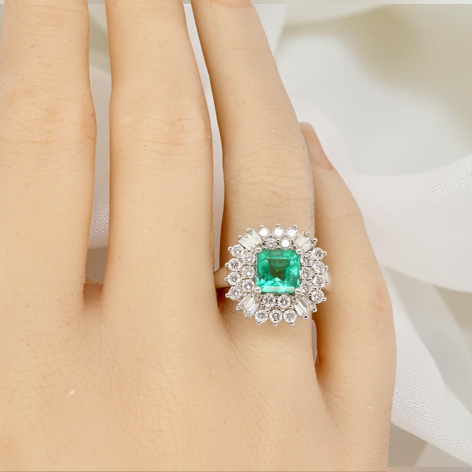 An exceptional Emerald and Diamond cluster ring