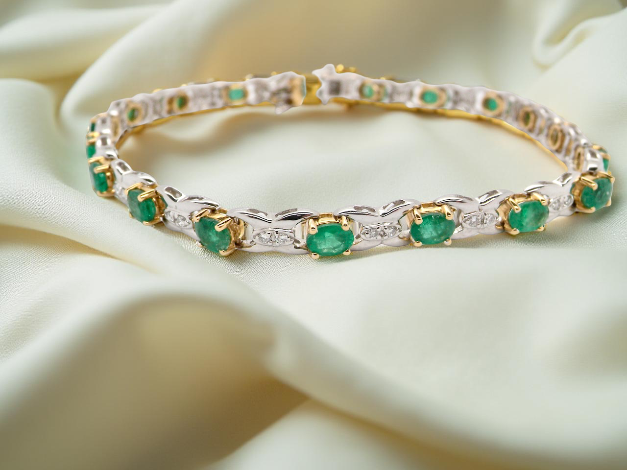 A white gold Emerald and Diamond bracelet