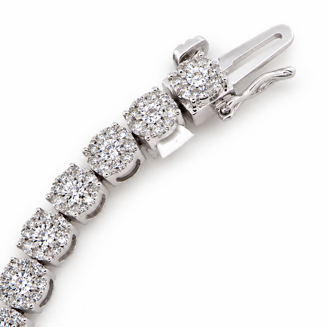 An elegant and beautifully crafted 9 carat white gold diamond tennis bracelet clasp