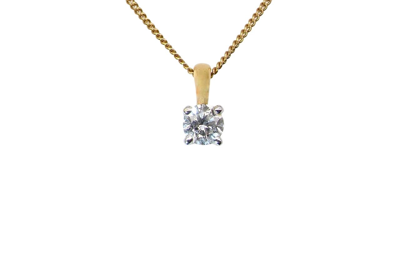 Elegant and timeless, this solitaire diamond pendant showcases a beautifully cut 4mm round brilliant diamond, weighing 0.25 carats. The diamond features a bright H–J colour and Si clarity