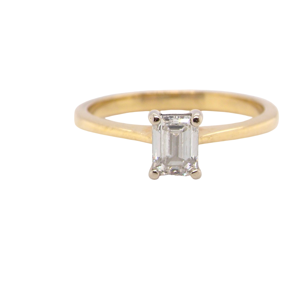 Elegant and timeless, this solitaire ring features a beautifully cut emerald-cut diamond measuring 5 x 4mm, confirmed at approximately 0.40 carats. The diamond is graded J colour and VS clarity, offering excellent sparkle