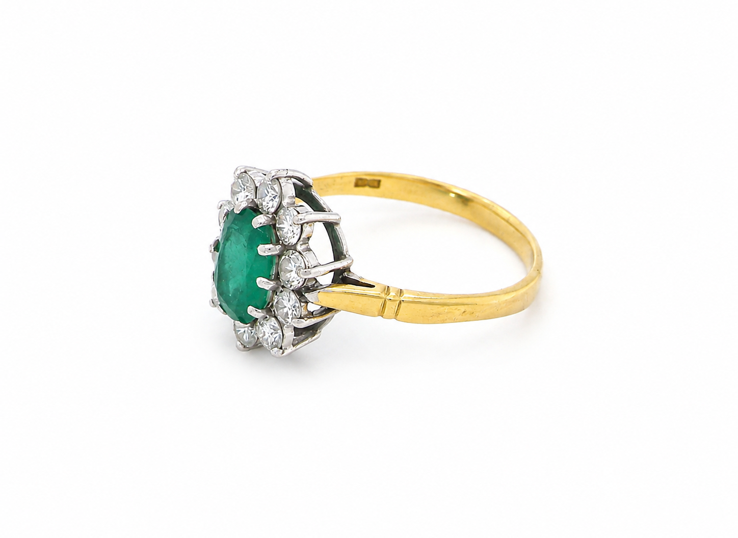 Features an oval cut emerald centre stone, vibrant green hues, measures 9x6mm(est 1.75 carats) . Complimented by an outer halo of ten 2.7mm brilliant cut white diamonds (est total 0.60 carats) colour i-j, clarity S.
side
