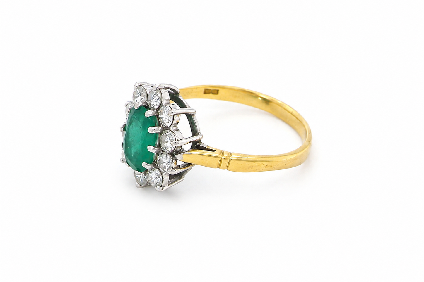 Features an oval cut emerald centre stone, vibrant green hues, measures 9x6mm(est 1.75 carats) . Complimented by an outer halo of ten 2.7mm brilliant cut white diamonds (est total 0.60 carats) colour i-j, clarity S.
side
