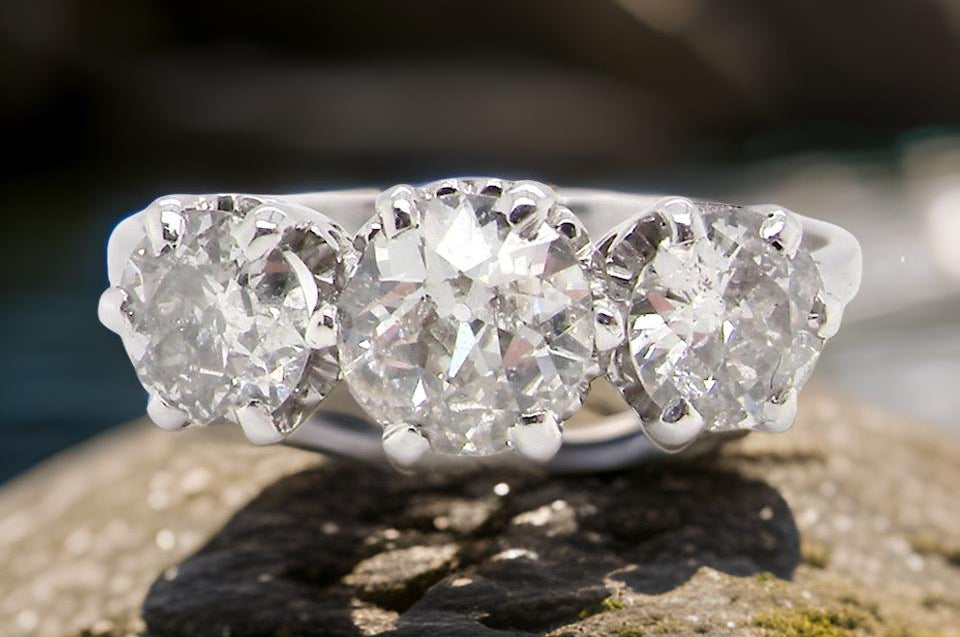 a 3 stone trilogy ring front