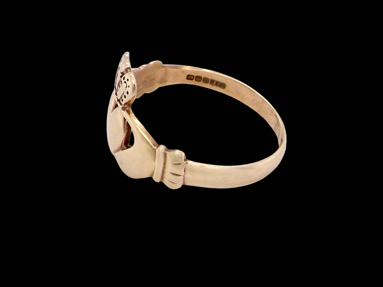 side A 9 carat gold Claddagh Ring.