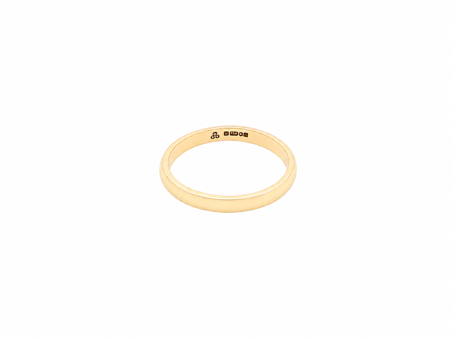 The absolute classic for a wedding ring. This 18 carat yellow gold ring is D shaped with a width of 2.5mm, and a weight of 2.7grams.