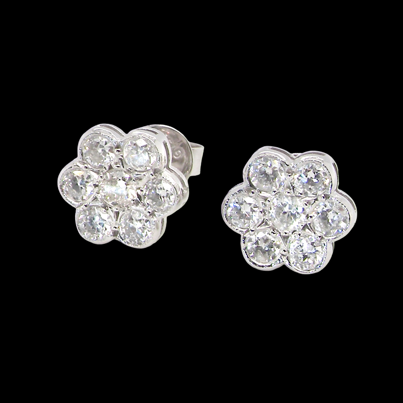The diamonds measure approximately 2.6mm each, with an estimated total diamond weight of 0.40ct per earring (0.80ct total). Assessed as colour I–J and clarity SI.