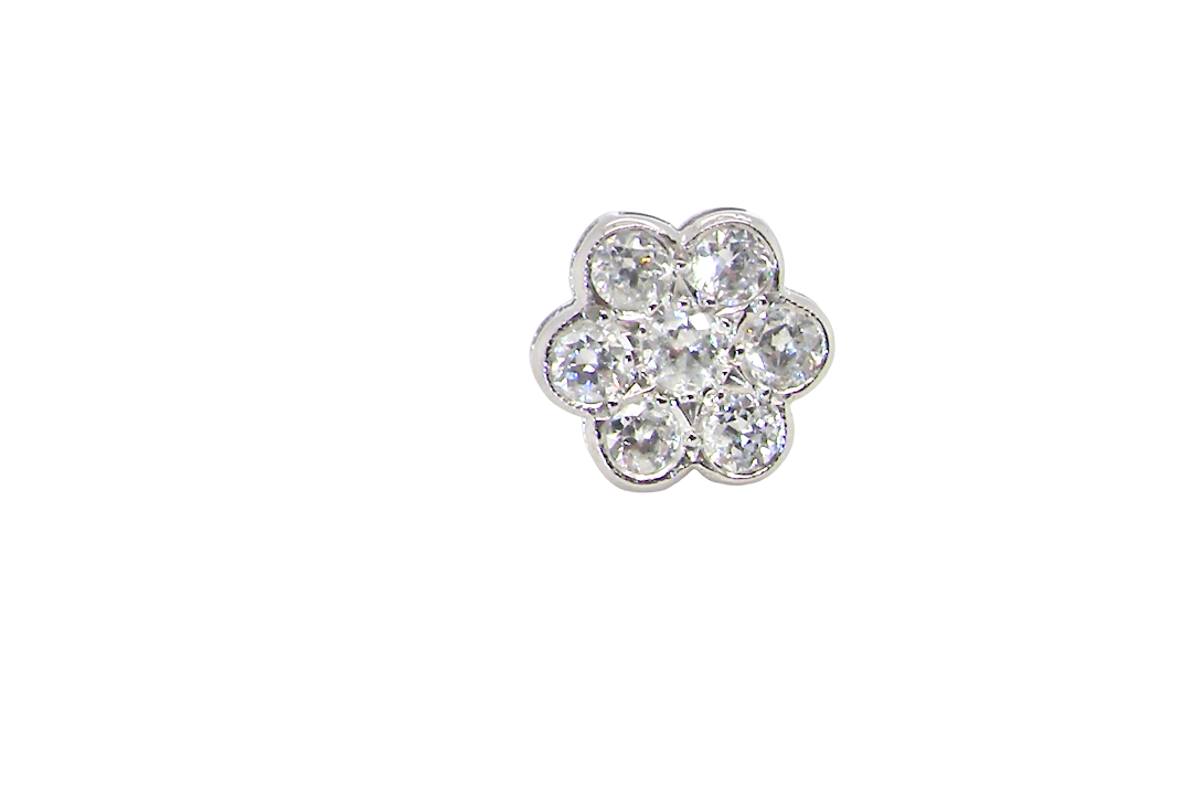 The diamonds measure approximately 2.6mm each, with an estimated total diamond weight of 0.40ct per earring (0.80ct total).
The elegant daisy-style heads measure 9.3mm