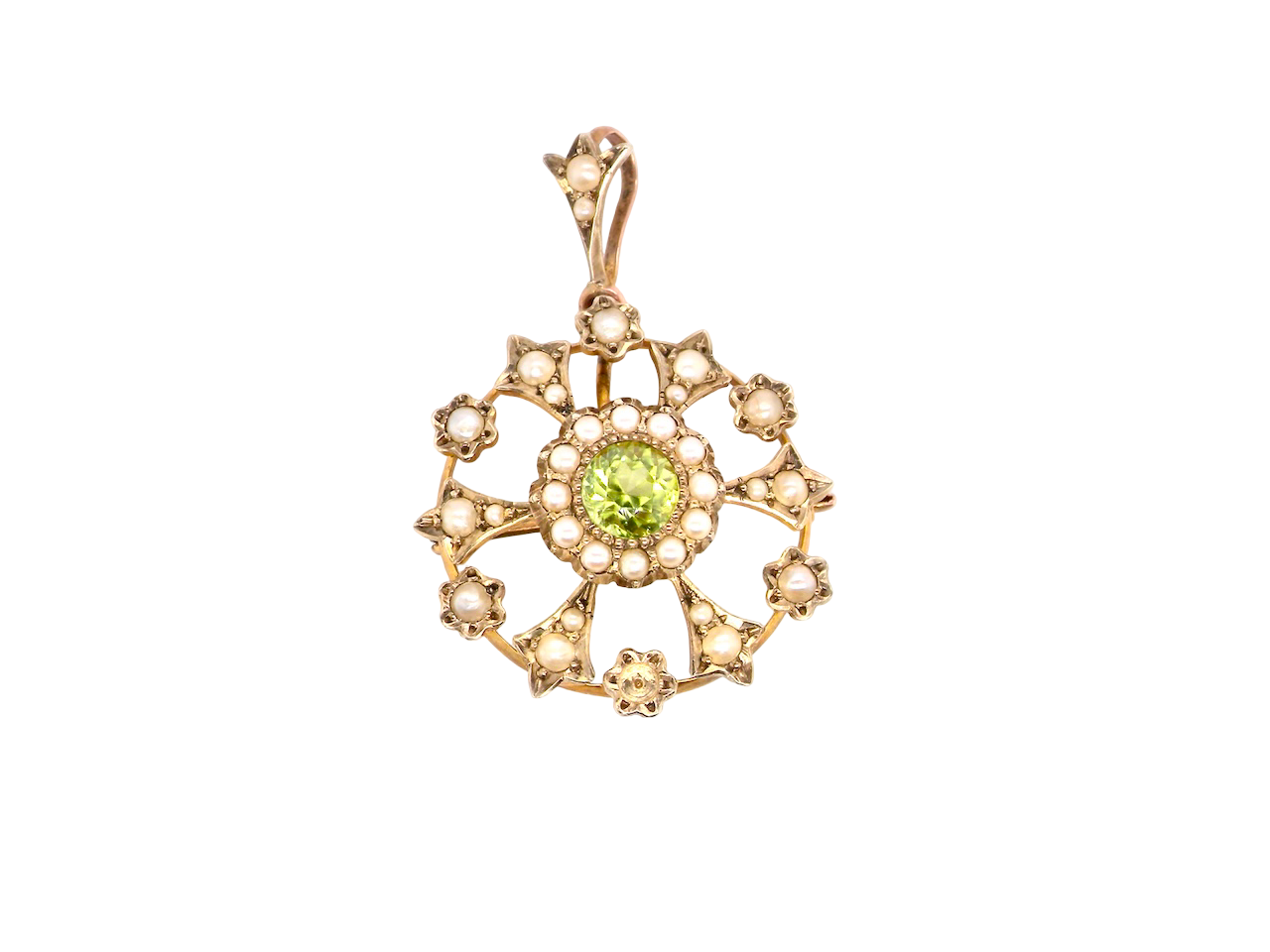 This piece features a 6mm peridot at its centre, framed by a delicate border of fine seed pearls.