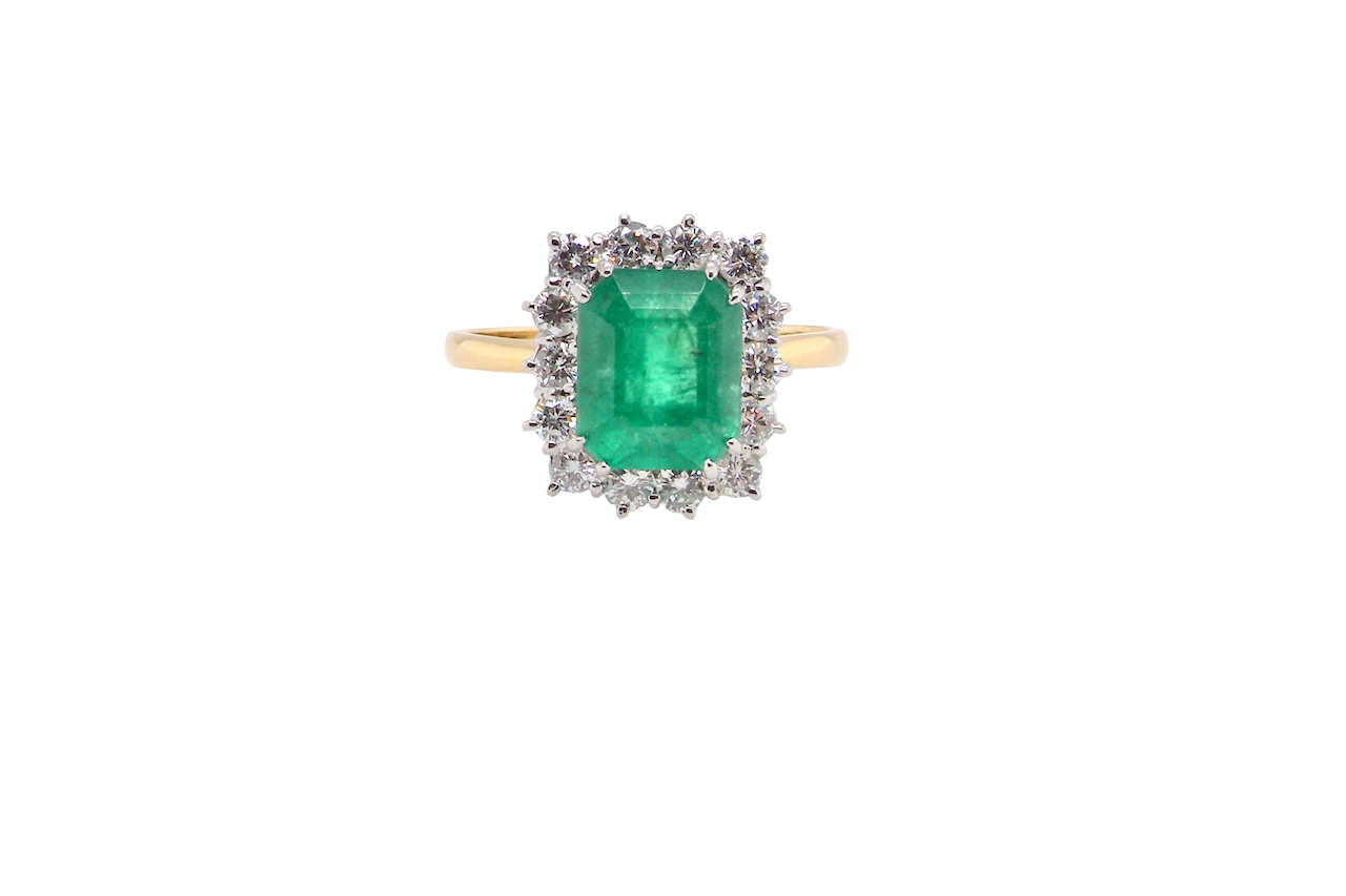 Vintage Emerald & Diamond Cluster Ring – Timeless Elegance (c.1980s) 