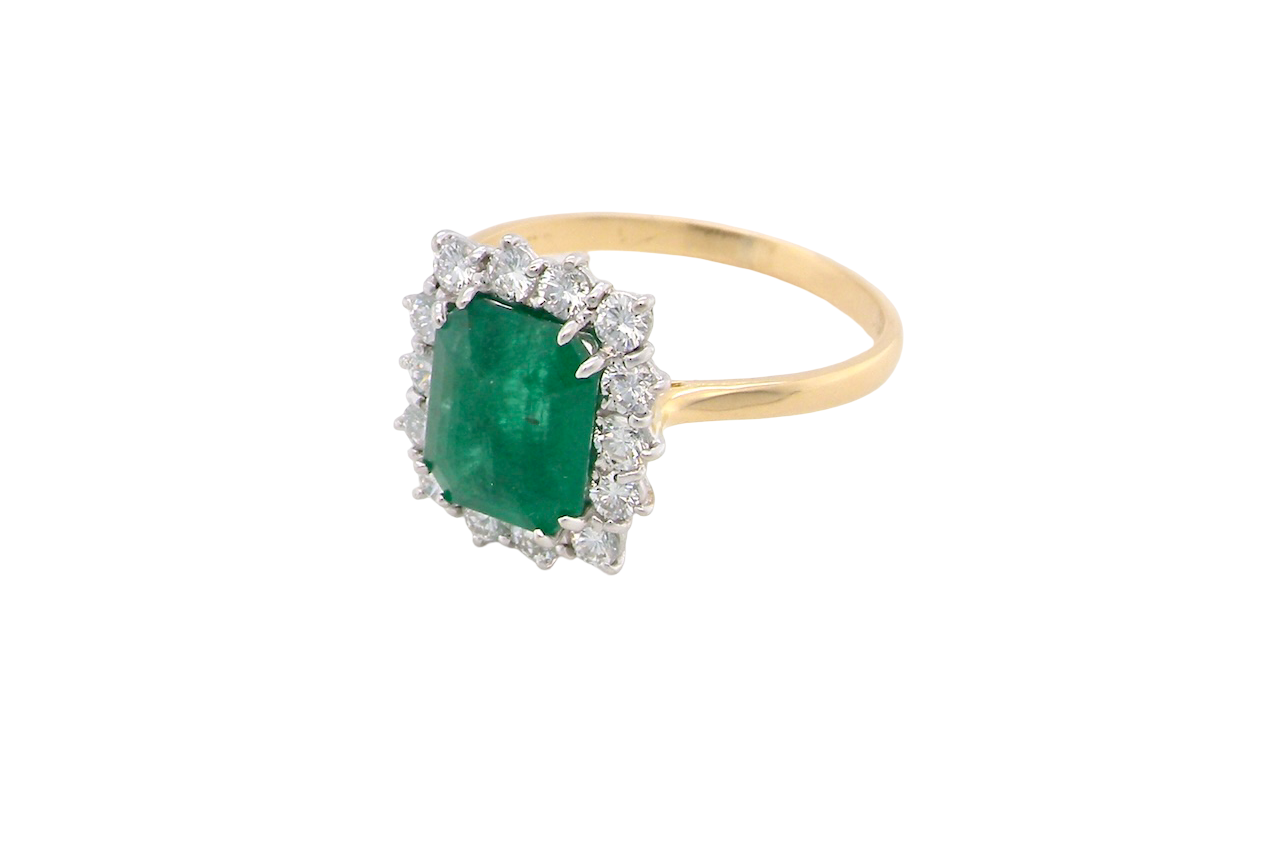 Vintage Emerald & Diamond Cluster Ring – Timeless Elegance (c.1980s)side