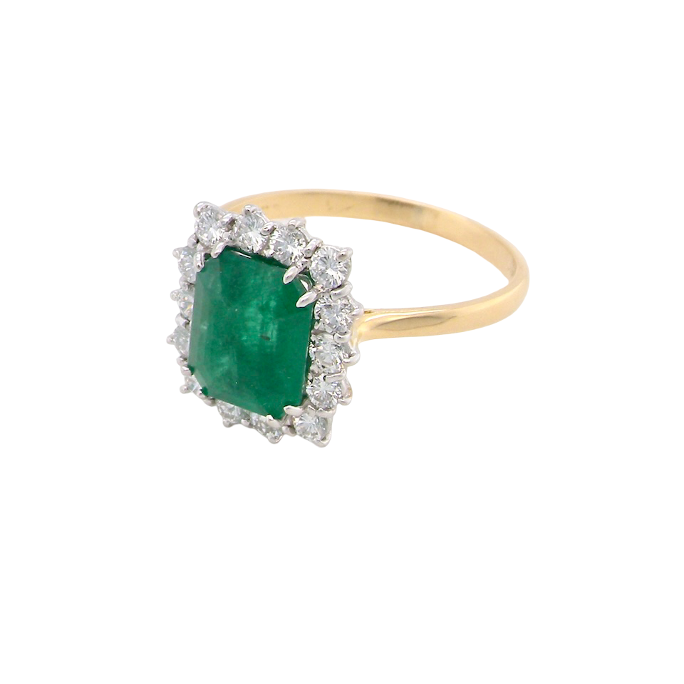 Vintage Emerald & Diamond Cluster Ring – Timeless Elegance (c.1980s)side