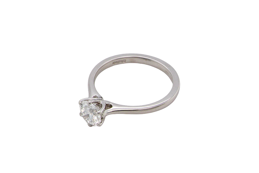 above ring is set with a superb GIA-certified brilliant-cut diamond, certificate no. 1383174901, weighing 0.70 carat. The diamond is of exceptional quality, graded D colour and VVS1 clarity, with excellent cut and polish and no fluorescence. Measurements: 5.48 x 5.67mm.