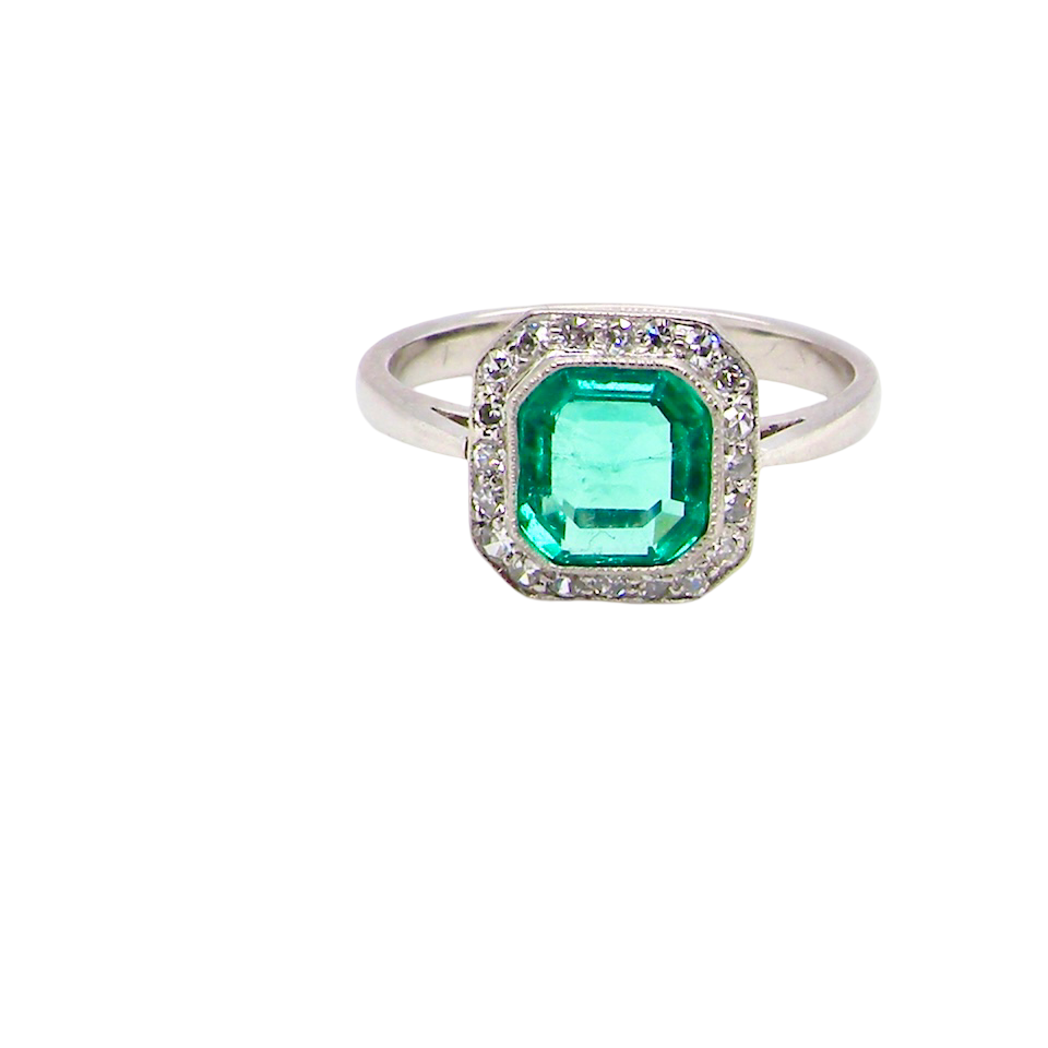 beautiful emerald rings we have had in our collections. The ring from the Art Deco period is set with an exquisite emerald centre stone.
perfect!
