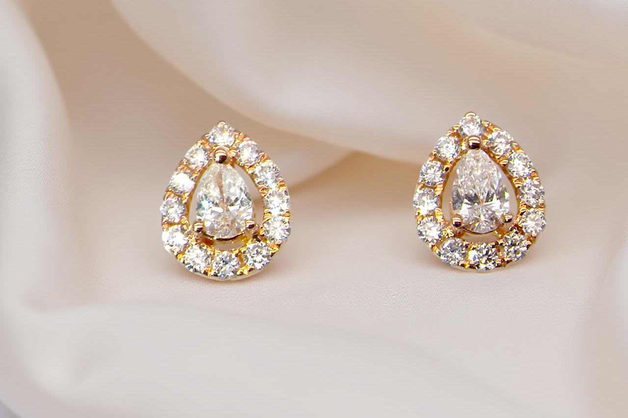 beautiful pair of pear-shaped earrings with brilliant-cut white diamonds.