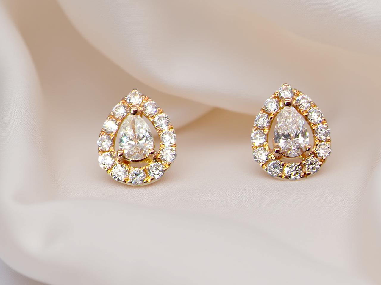 beautiful pair of pear-shaped earrings with brilliant-cut white diamonds.