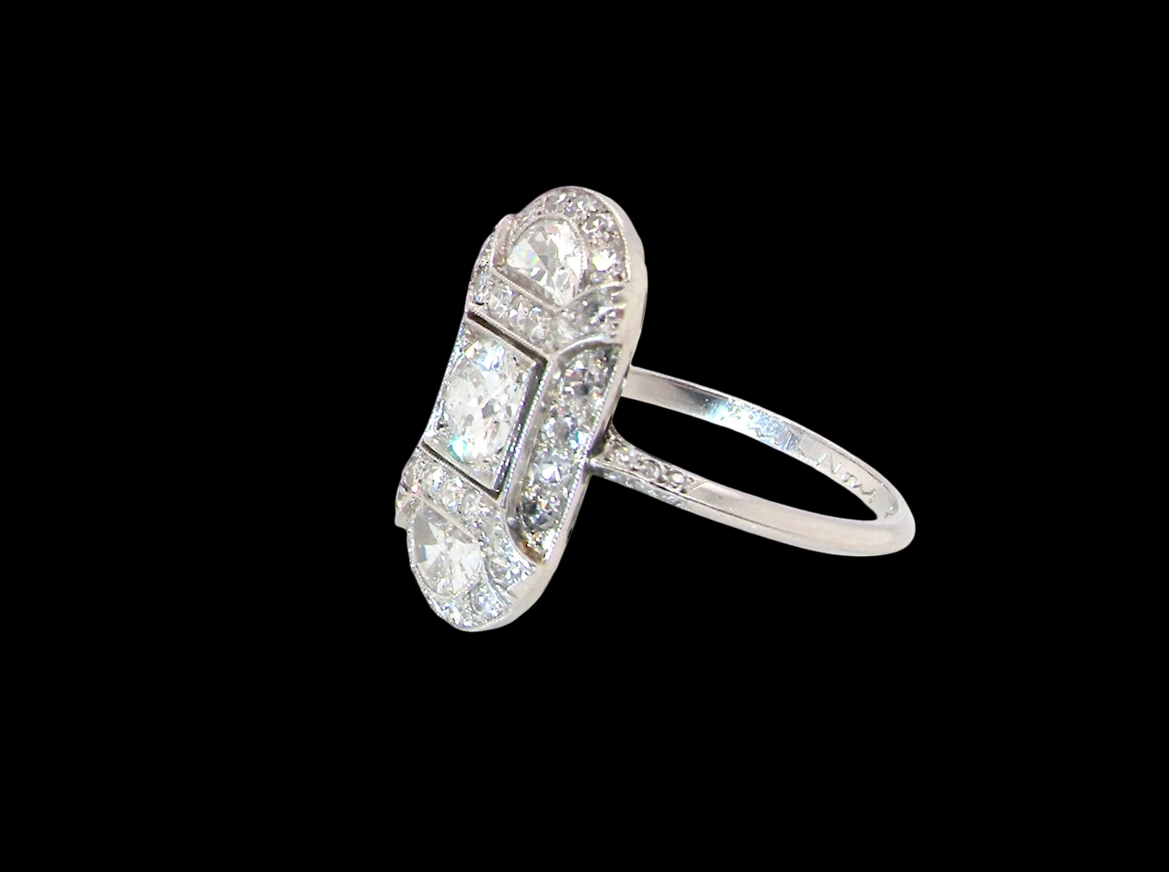 beautifully crafted Art Deco plaque-style diamond ring, side